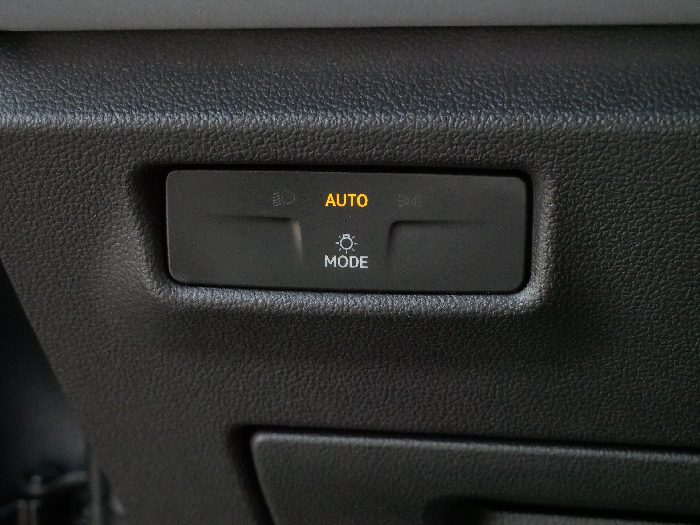 Certified 2025 Volkswagen Tiguan SE AWD/4WD image 26