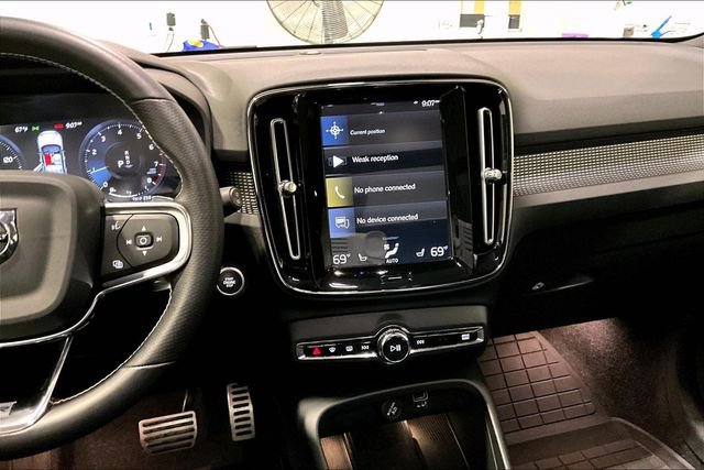 Used 2020 Volvo XC40 T5 R-Design w/ Protection Package image 9