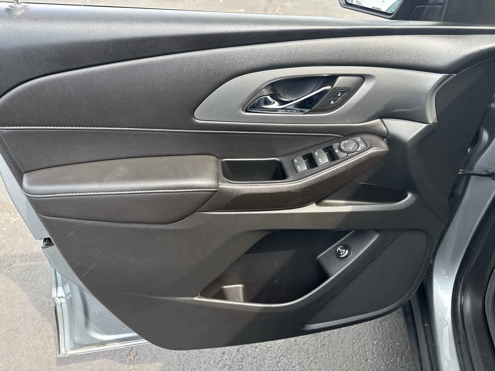 Certified 2023 Chevrolet Traverse LT FWD image 12