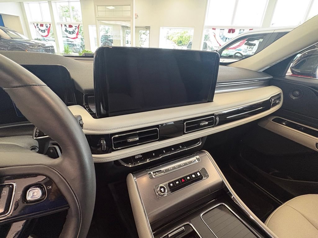 Used 2025 Lincoln Aviator AWD w/ Equipment Group 101A image 31