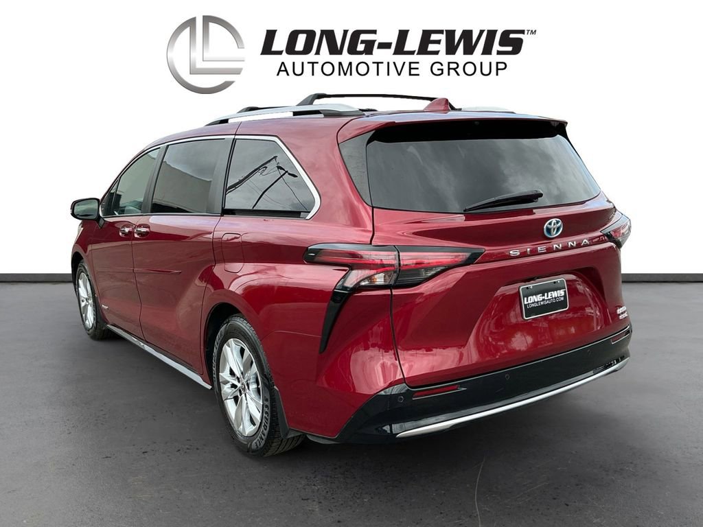 Used 2021 Toyota Sienna Limited image 4