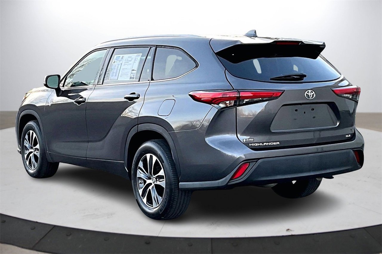 Used 2022 Toyota Highlander XLE image 7