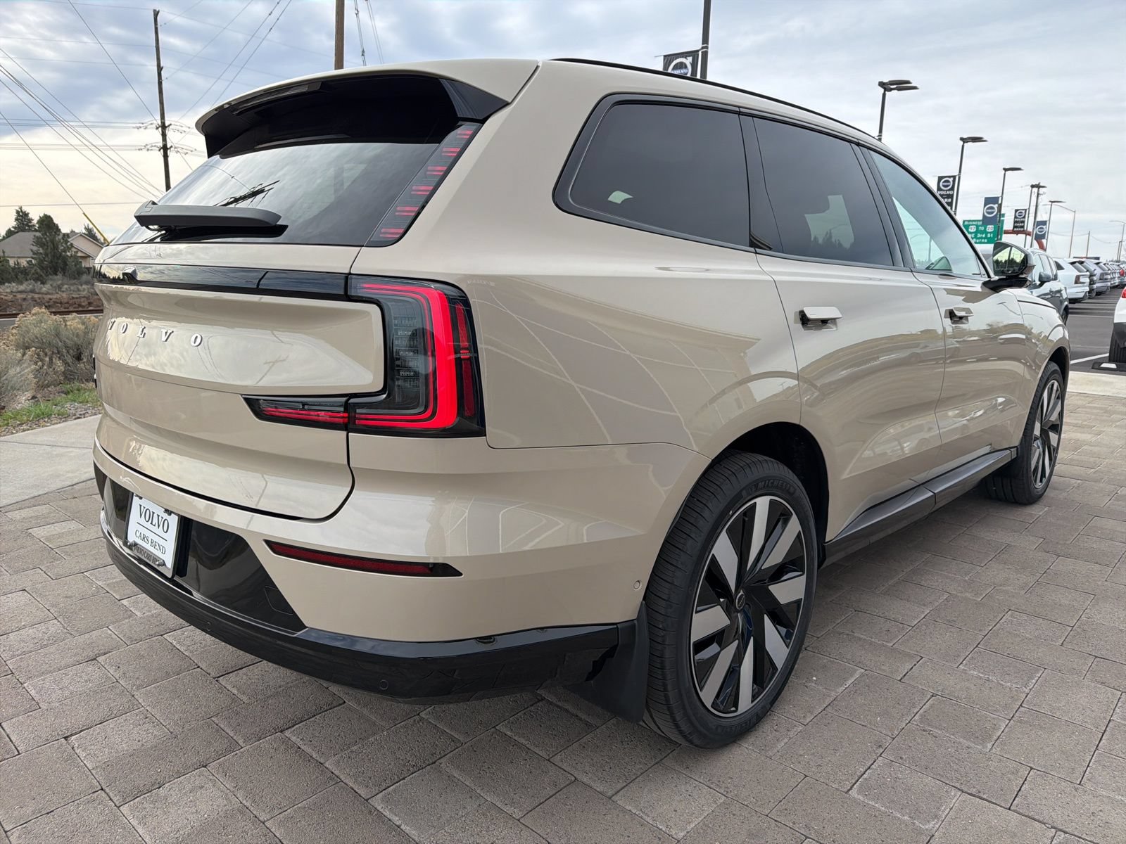 New 2025 Volvo EX90 Plus w/ Protection Package Premier AWD/4WD image 7