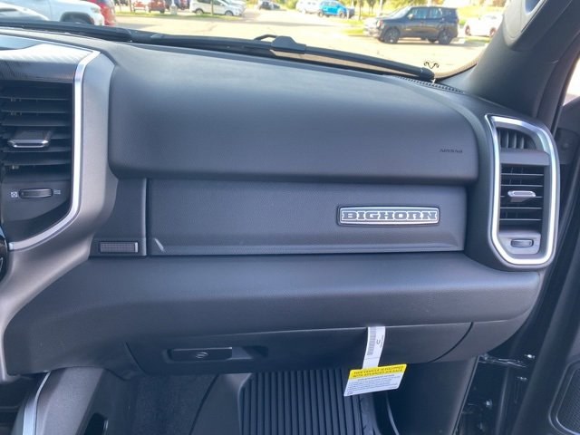 New 2026 RAM 1500 4x4 Crew Cab image 38