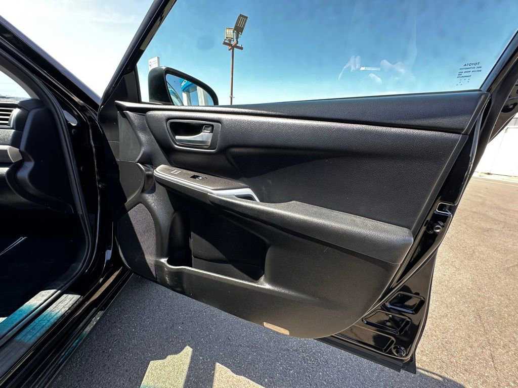 Used 2017 Toyota Camry SE FWD image 20