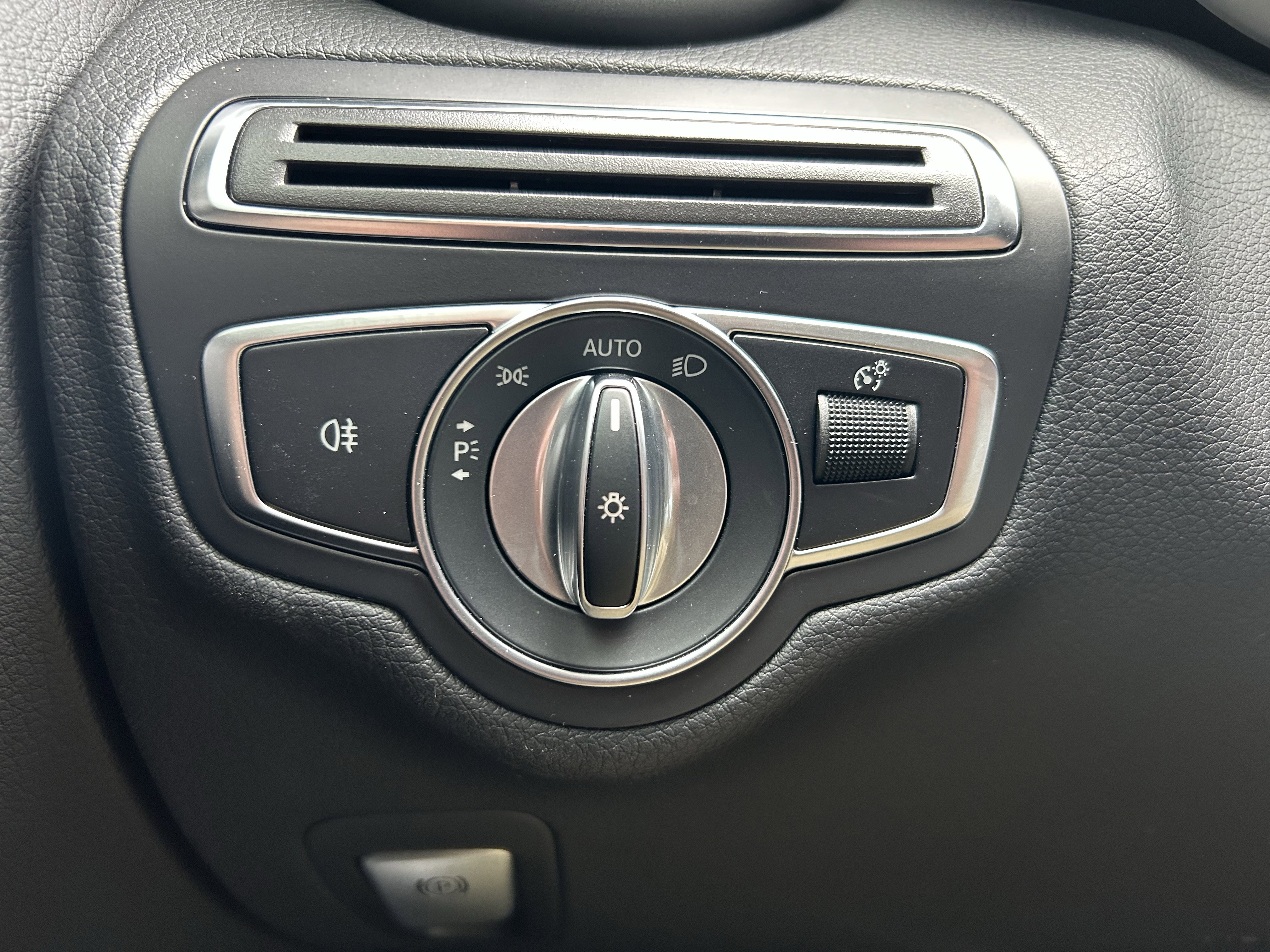 Used 2020 Mercedes-Benz C 300 4MATIC Sedan image 20