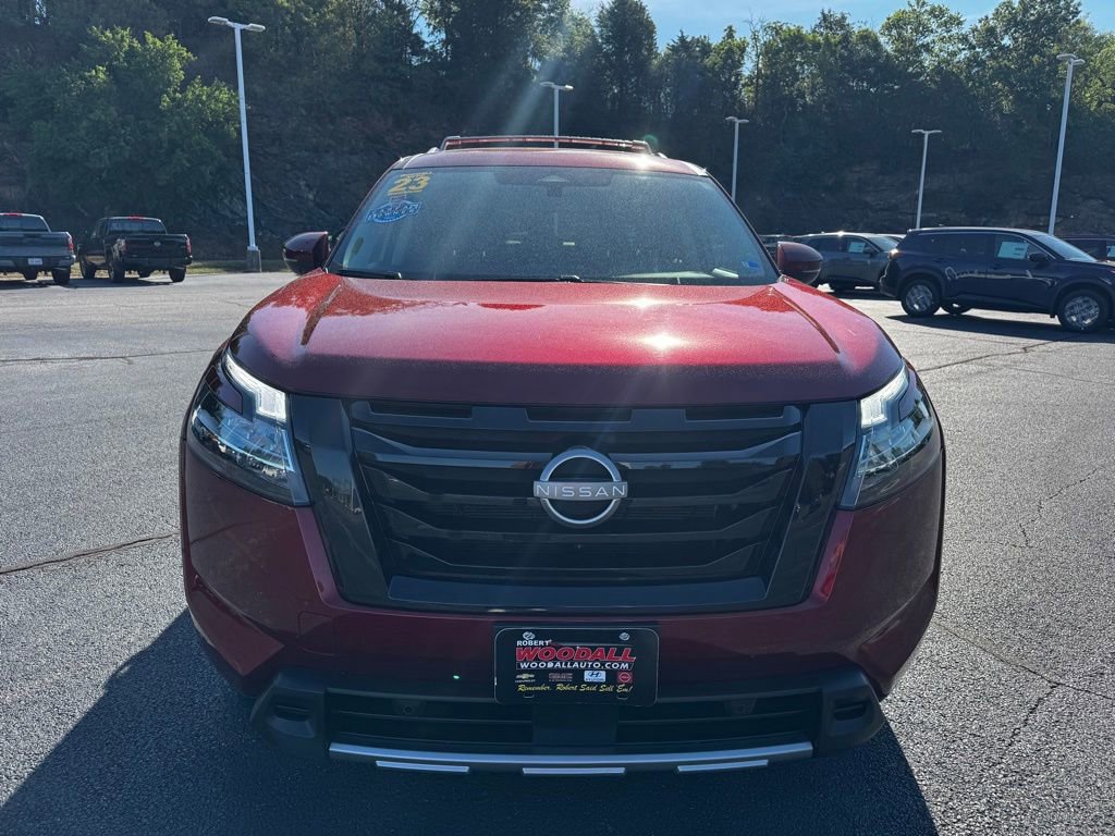Used 2023 Nissan Pathfinder SL w/ Black Appearance Package AWD/4WD image 2