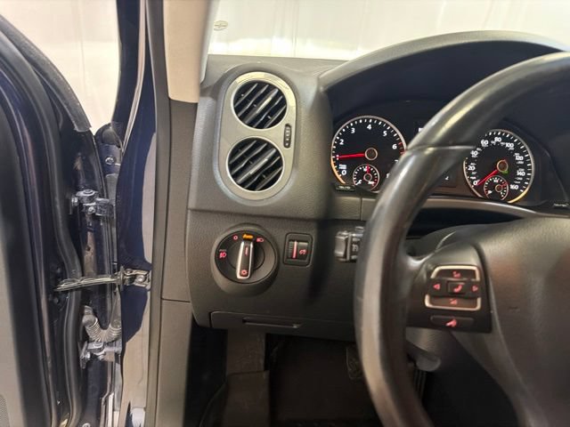 Used 2016 Volkswagen Tiguan SEL FWD image 15