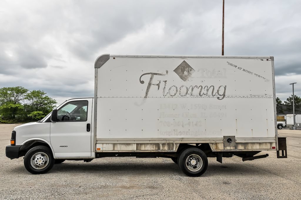 Used 2015 Chevrolet Express 4500 RWD image 9