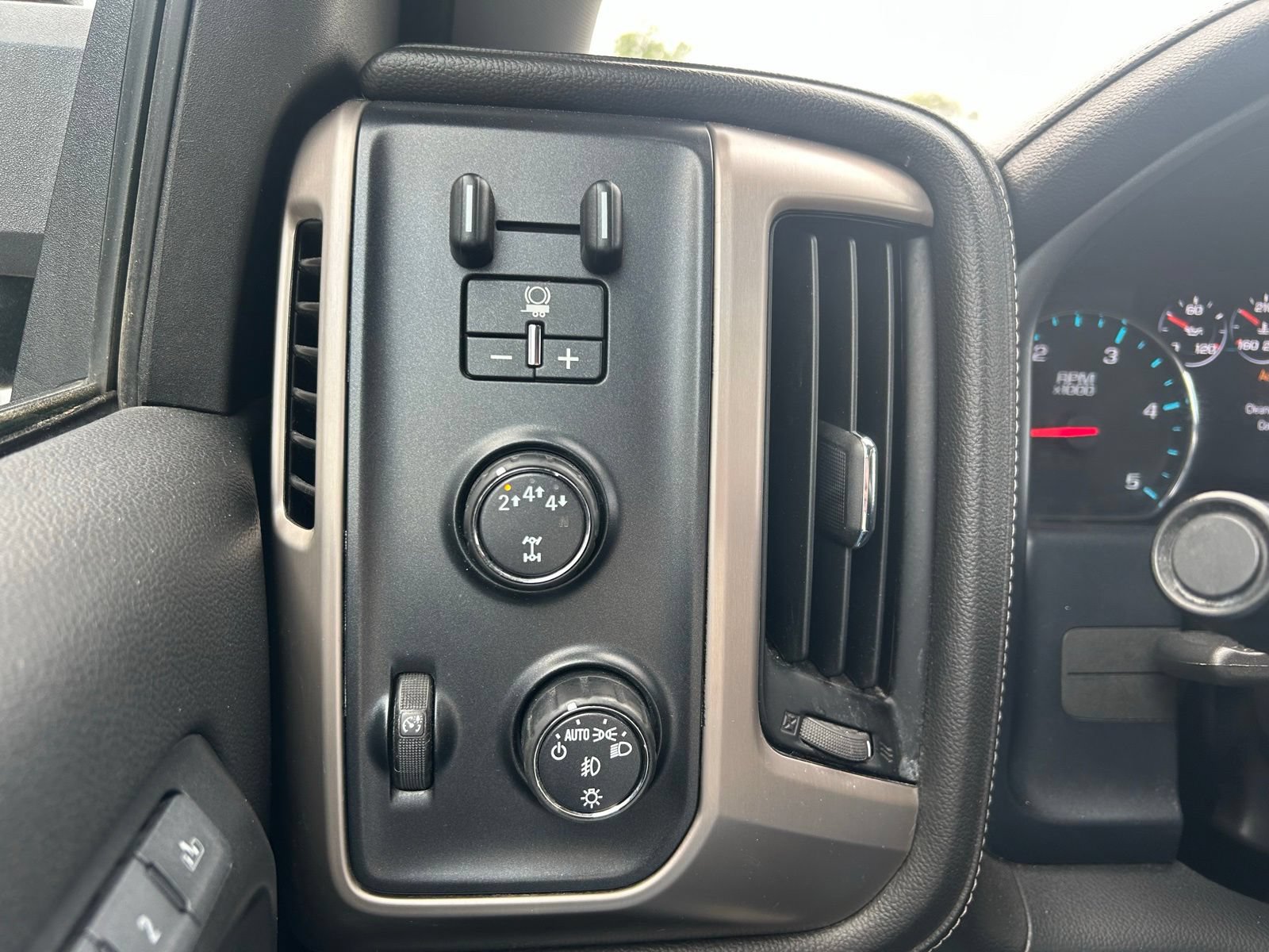Used 2018 GMC Sierra 2500 Denali w/ Snow Plow Prep Package AWD/4WD image 18