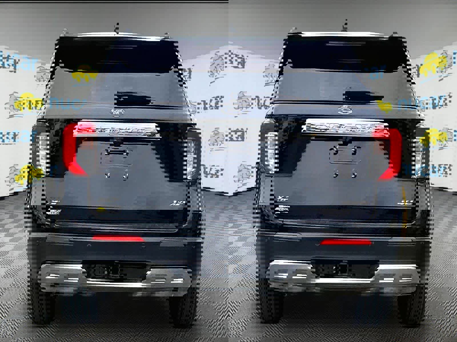 Used 2023 Ford Explorer XLT w/ Equipment Group 202A image 5