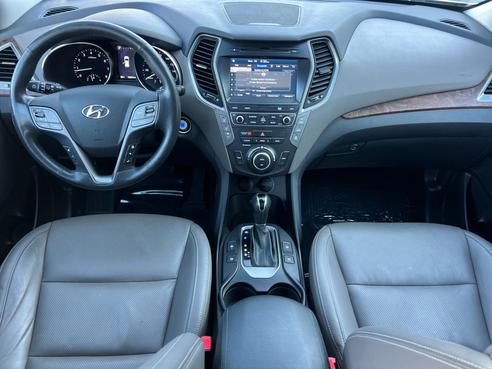 Used 2017 Hyundai Santa Fe SE w/ Cargo Package image 13