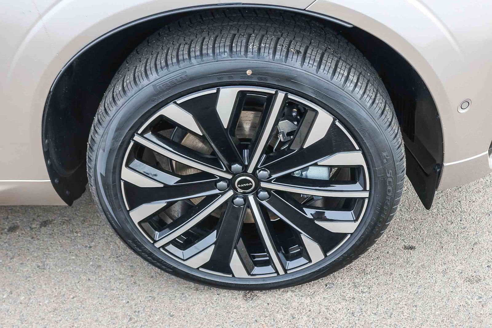 New 2026 Volvo XC60 T8 Ultra w/ Protection Package Premier AWD/4WD image 15