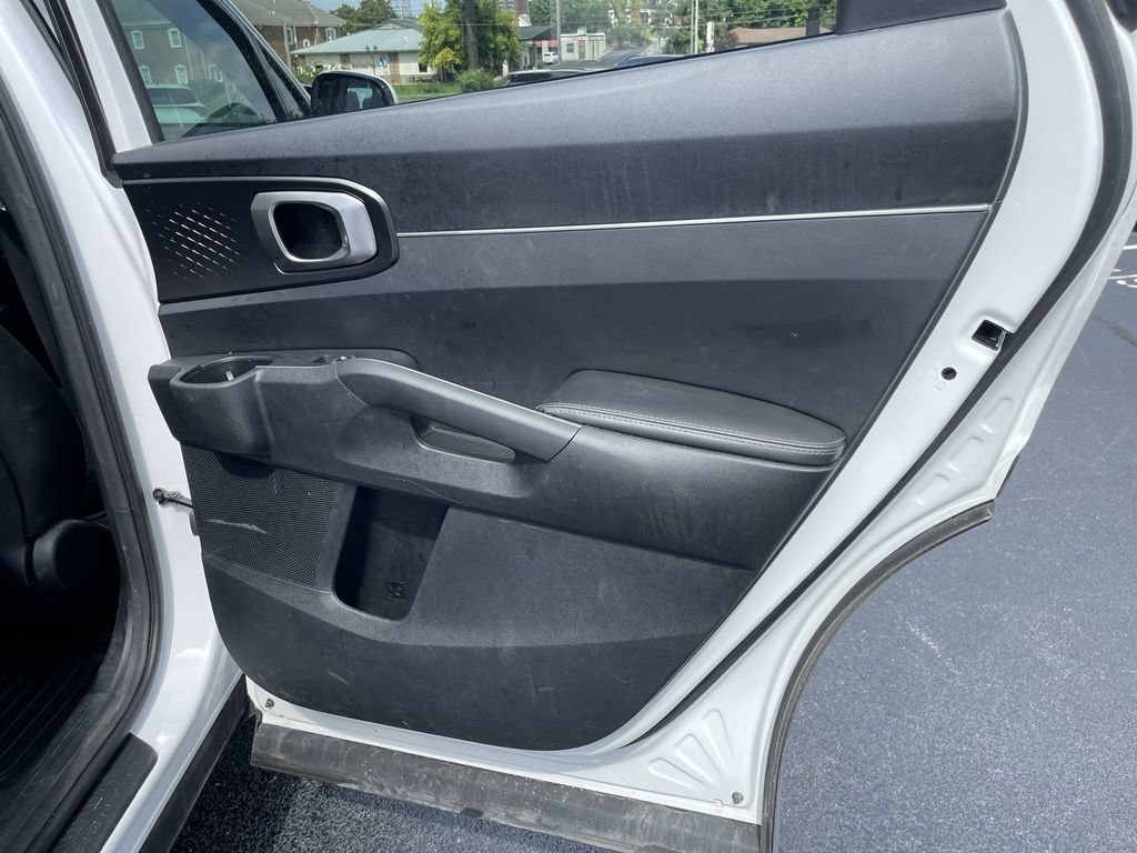 Used 2022 Kia Sorento LX AWD/4WD image 21