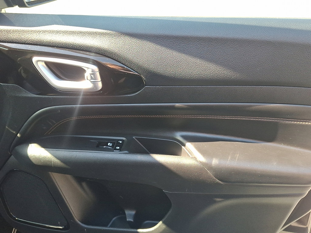 Certified 2023 Jeep Compass Limited image 10