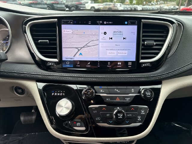 Used 2024 Chrysler Pacifica Limited FWD image 23