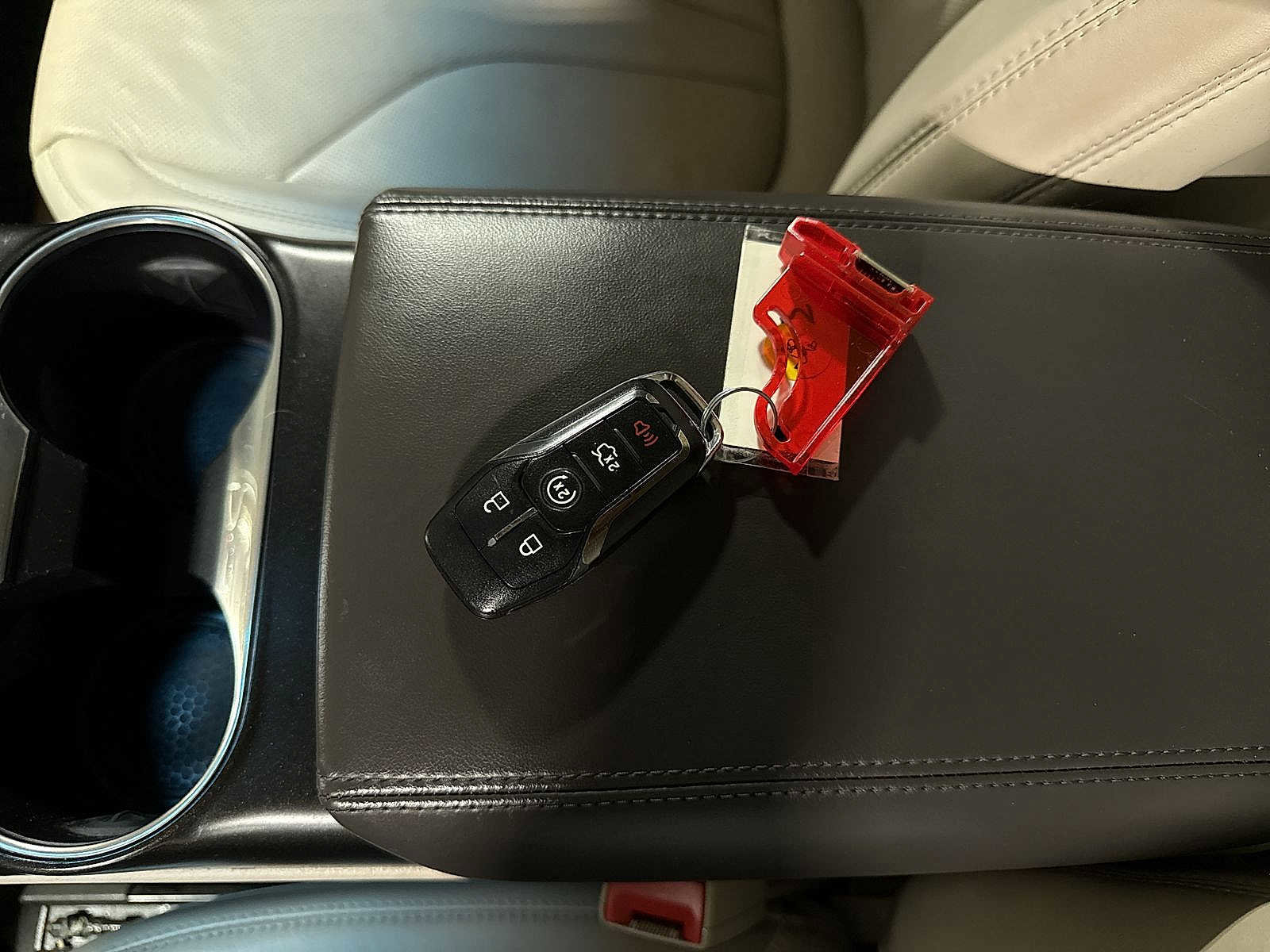 Used 2016 Lincoln MKX Reserve w/ Cargo Accessories Package image 34