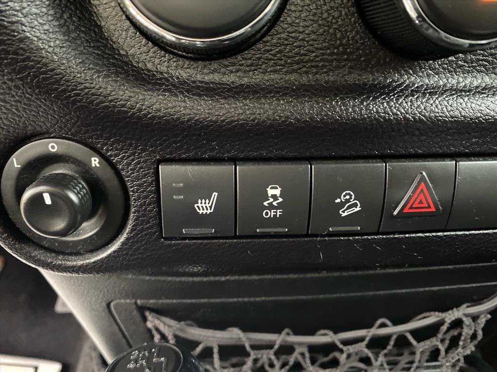 Used 2016 Jeep Wrangler Unlimited Sahara w/ Connectivity Group AWD/4WD image 13