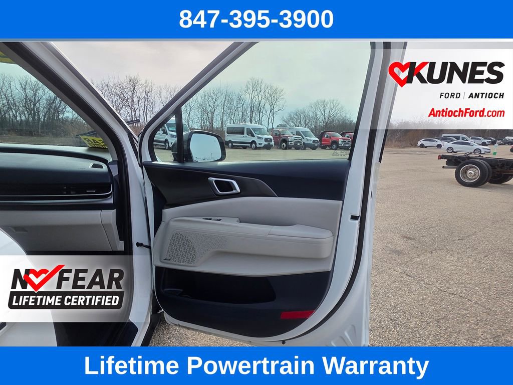 Used 2025 Kia Carnival SX Prestige image 40