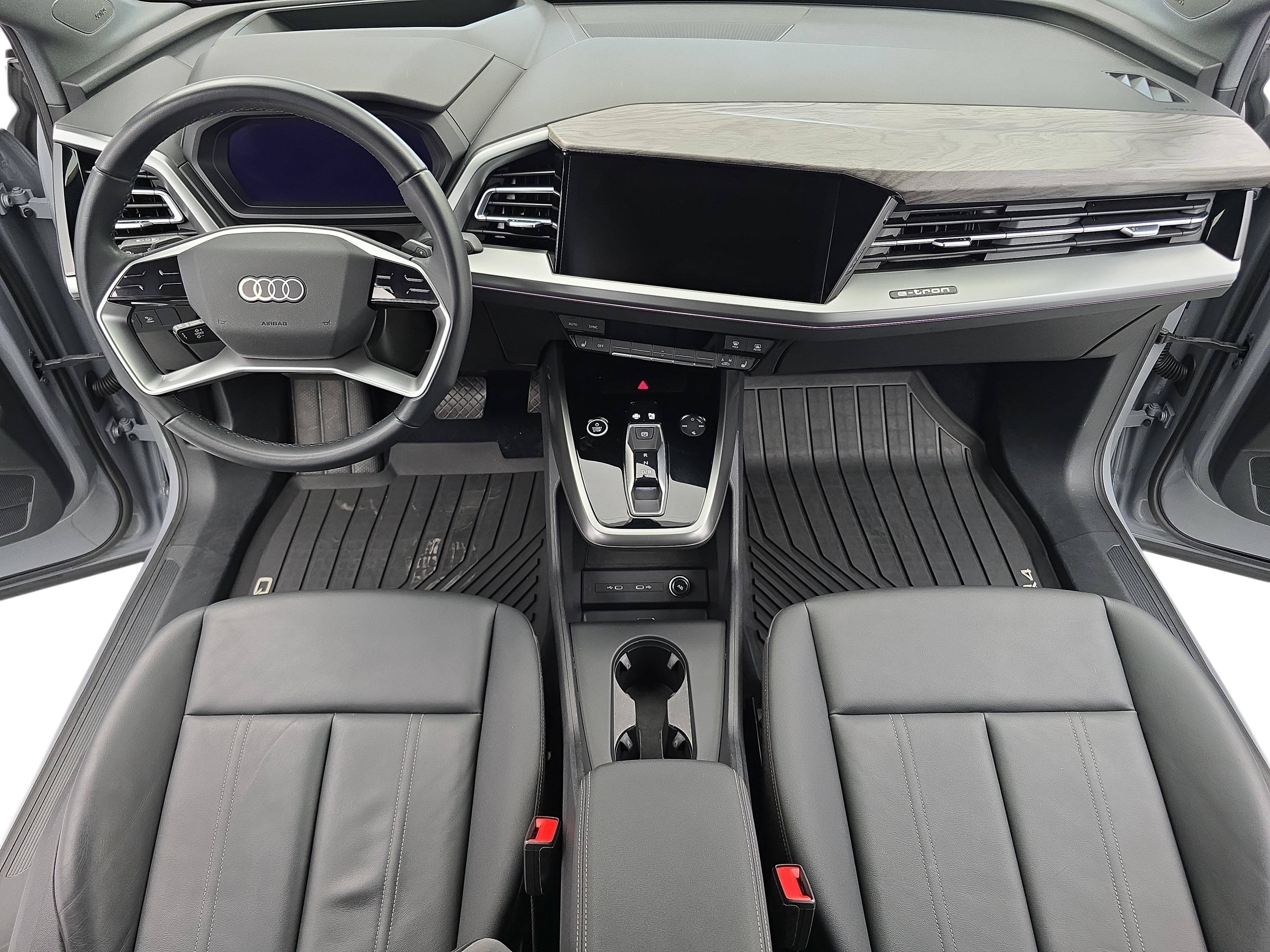 Used 2024 Audi Q4 e-tron Prestige AWD/4WD image 9