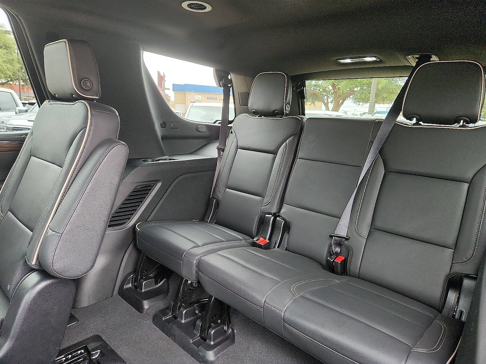 Used 2024 Chevrolet Tahoe Premier RWD image 11