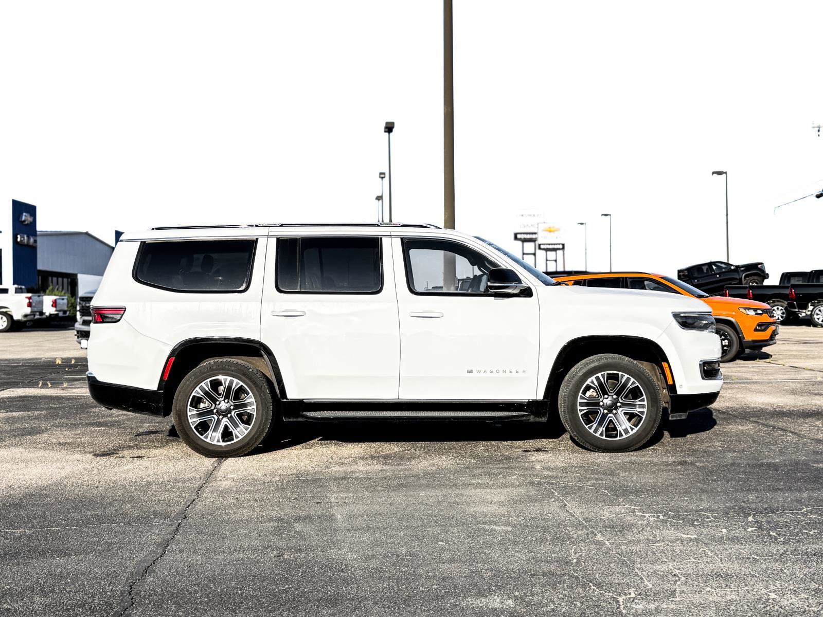 Used 2024 Jeep Wagoneer Series II w/ Flexible Seating Group image 4