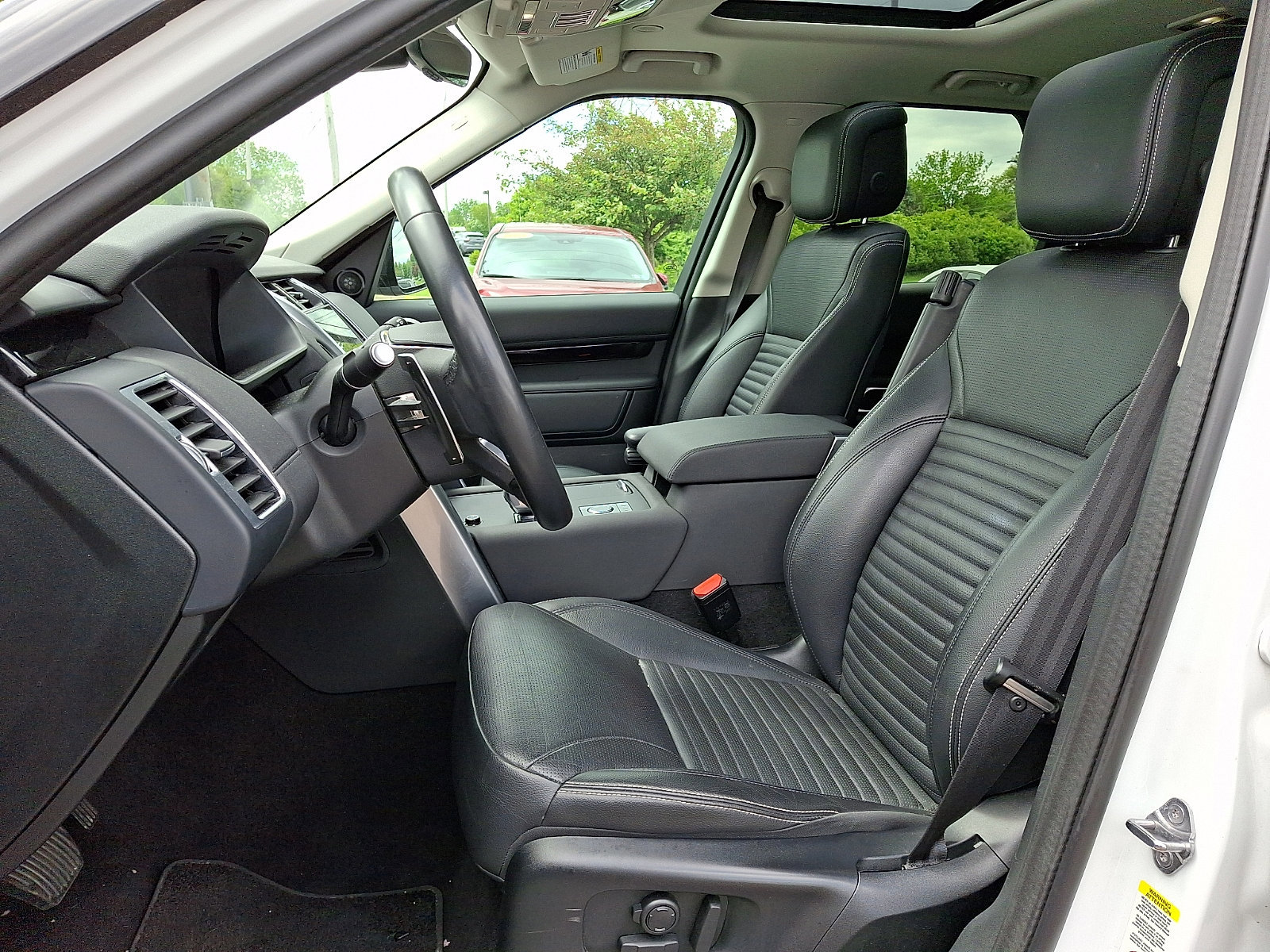 Used 2024 Land Rover Discovery S AWD/4WD image 15