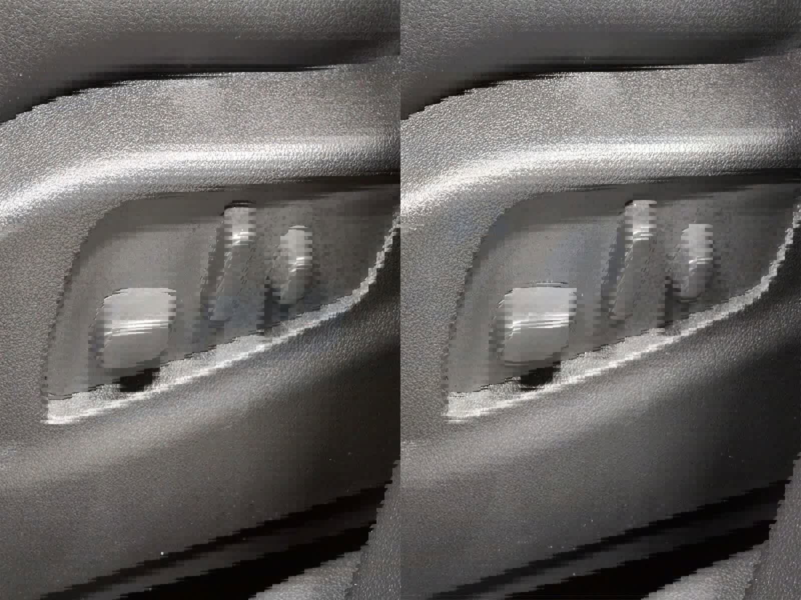 Used 2022 Cadillac XT4 Sport w/ Cold Weather Package image 18