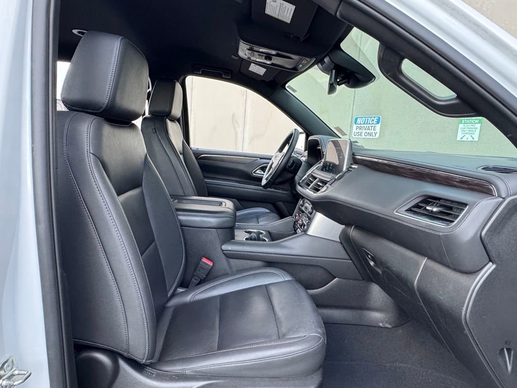 Used 2024 Chevrolet Suburban LT image 25