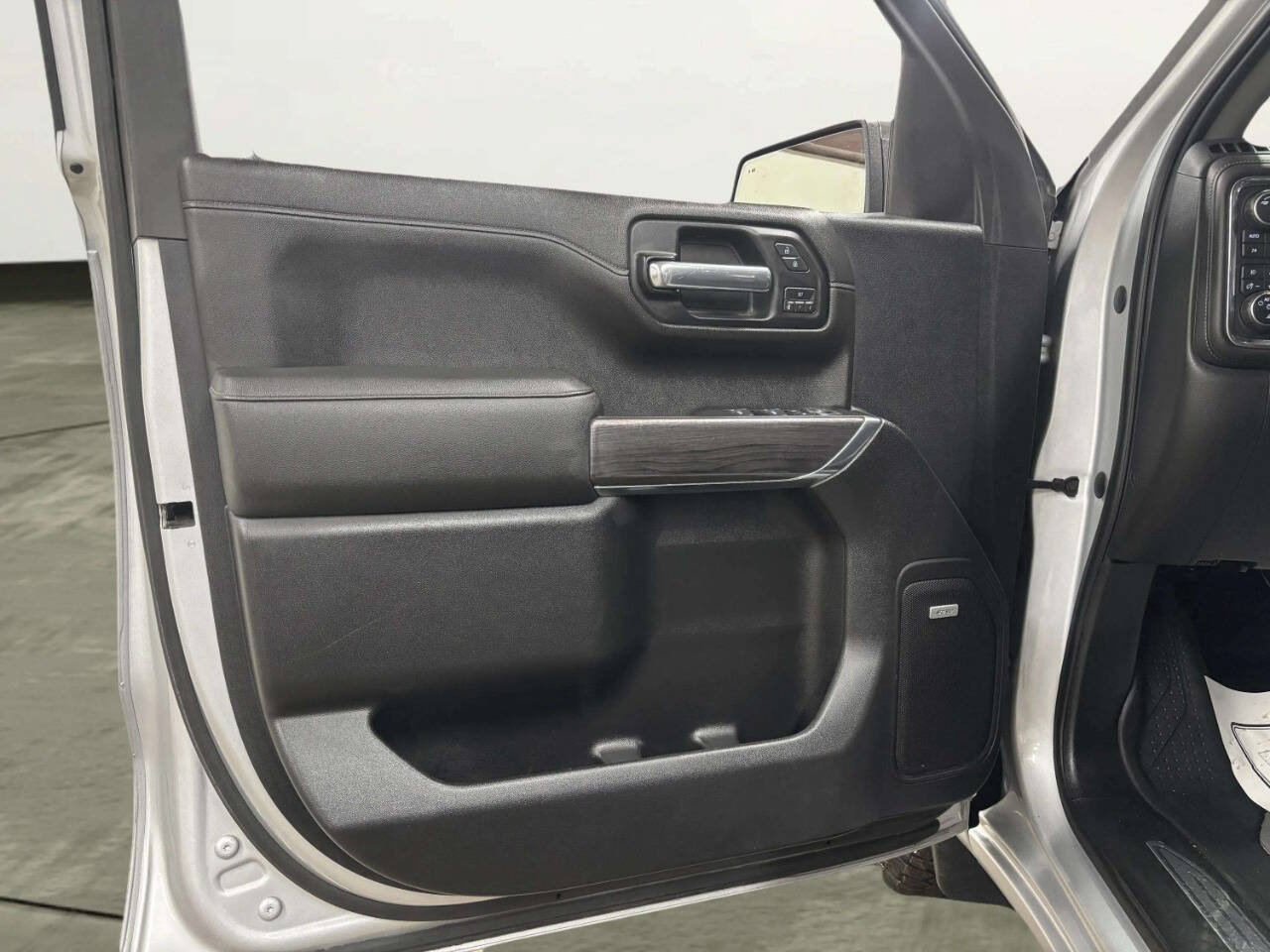 Used 2019 Chevrolet Silverado 1500 LTZ w/ LTZ Premium Package AWD/4WD image 13