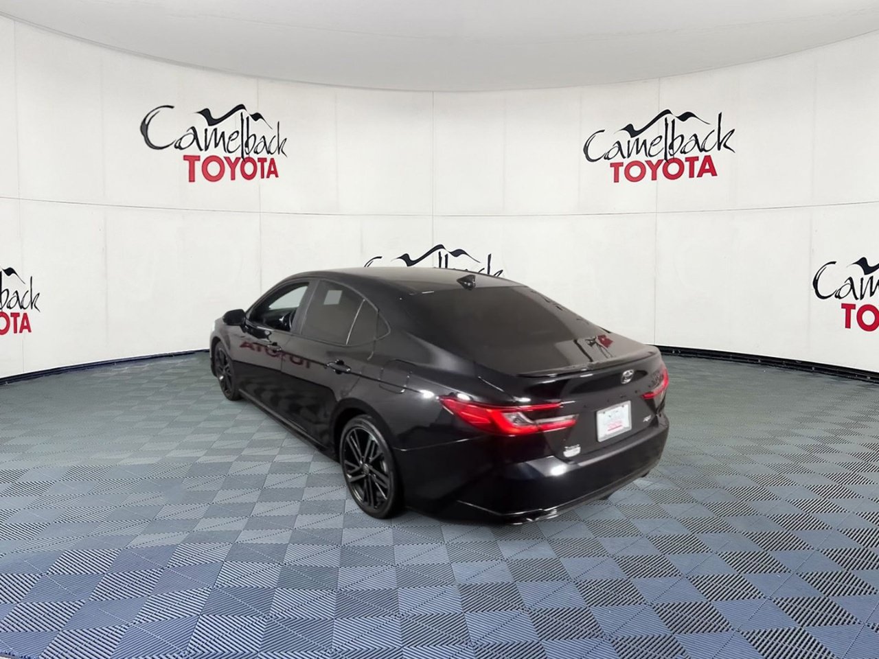 Used 2025 Toyota Camry XSE FWD image 8