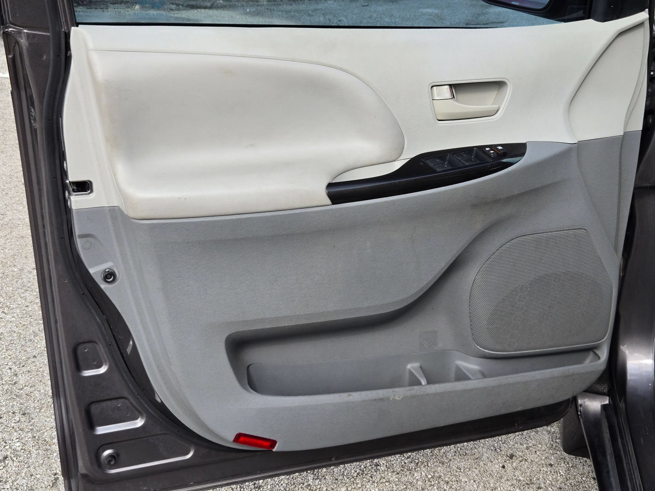 Used 2013 Toyota Sienna LE FWD image 10