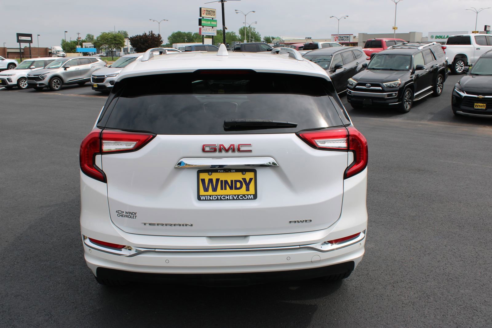 Used 2023 GMC Terrain Denali w/ Denali Premium Package AWD/4WD image 7