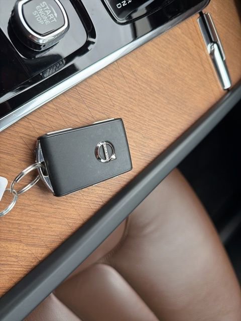 Used 2023 Volvo XC90 B5 Plus image 34