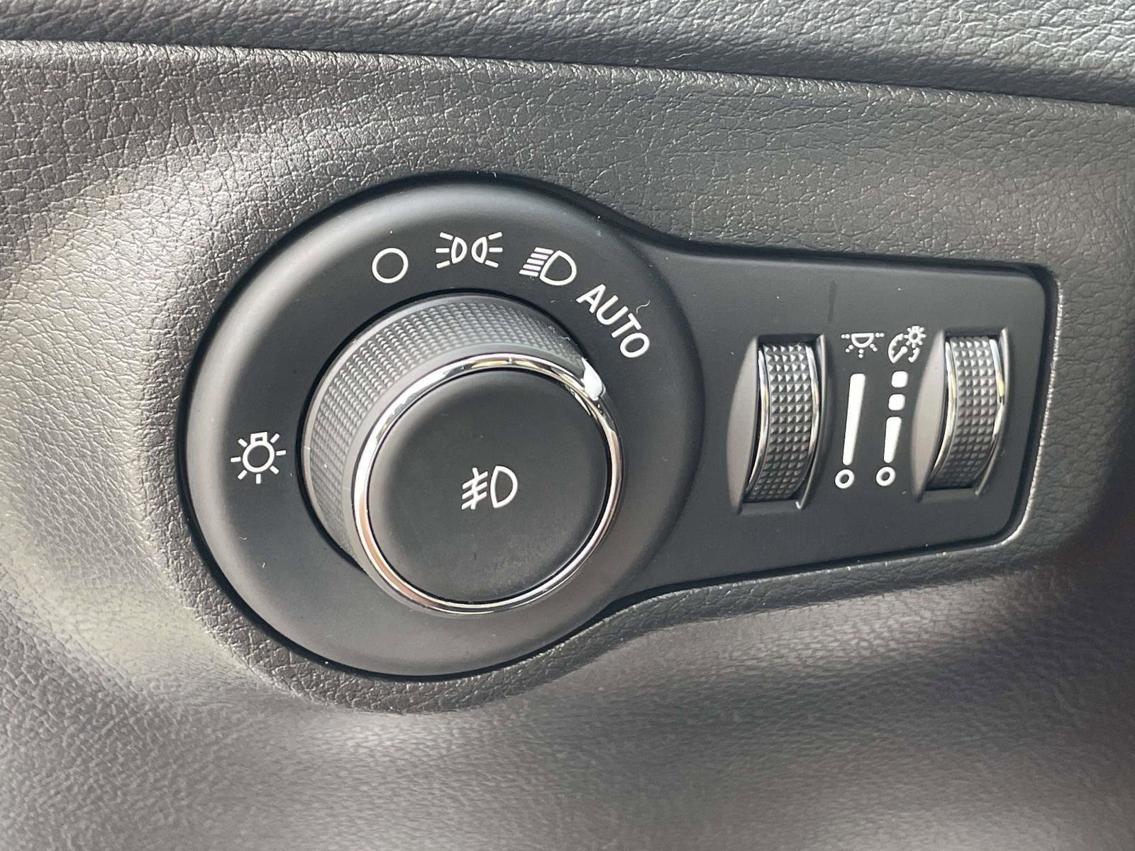 Used 2020 Jeep Compass Latitude w/ Cold Weather Group image 15