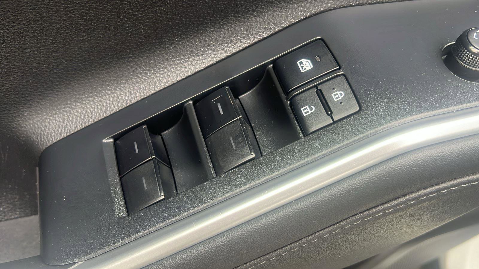 Used 2022 Toyota Highlander LE AWD/4WD image 10