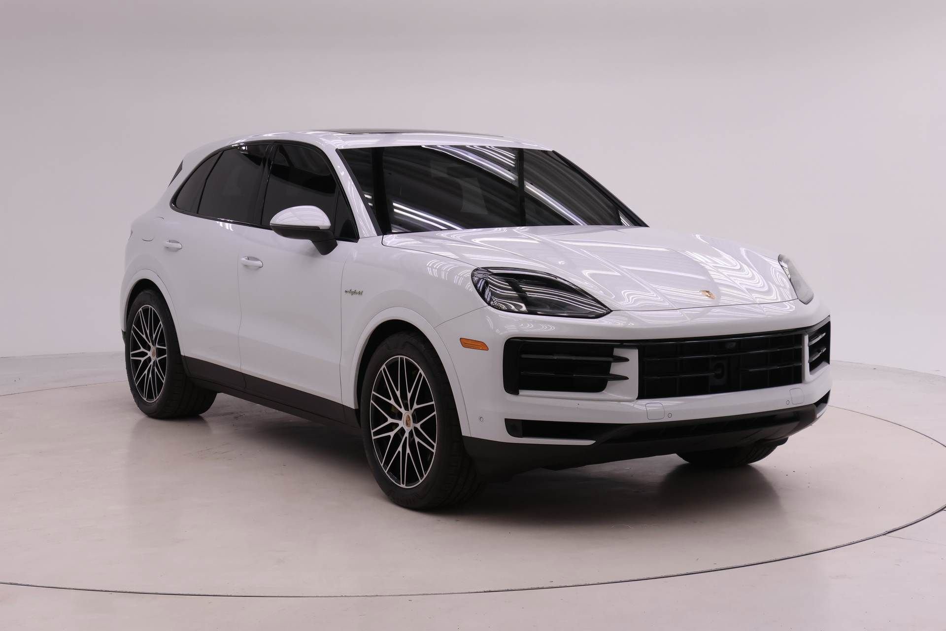 Certified 2025 Porsche Cayenne S image 9