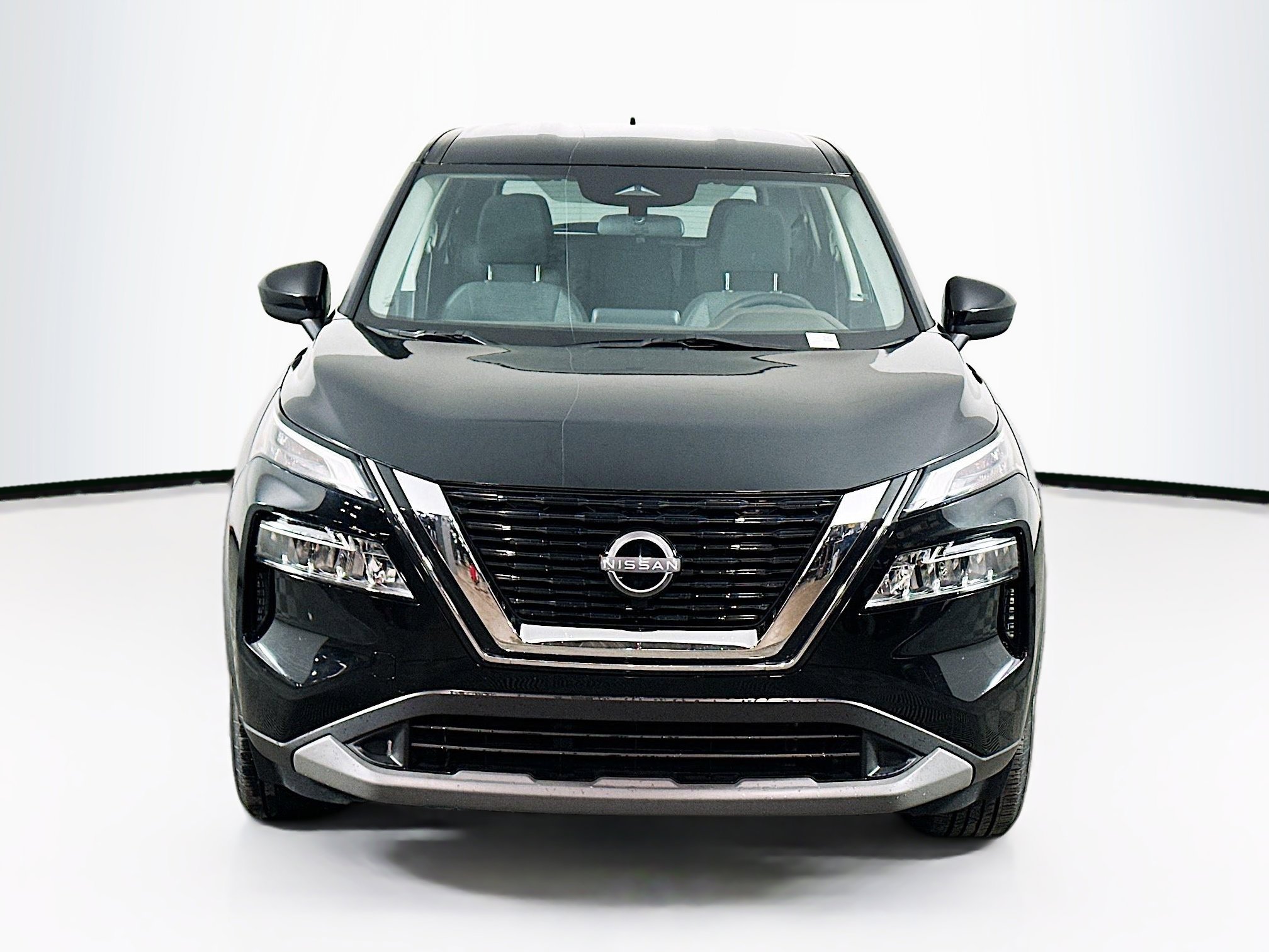 Used 2023 Nissan Rogue SV image 2