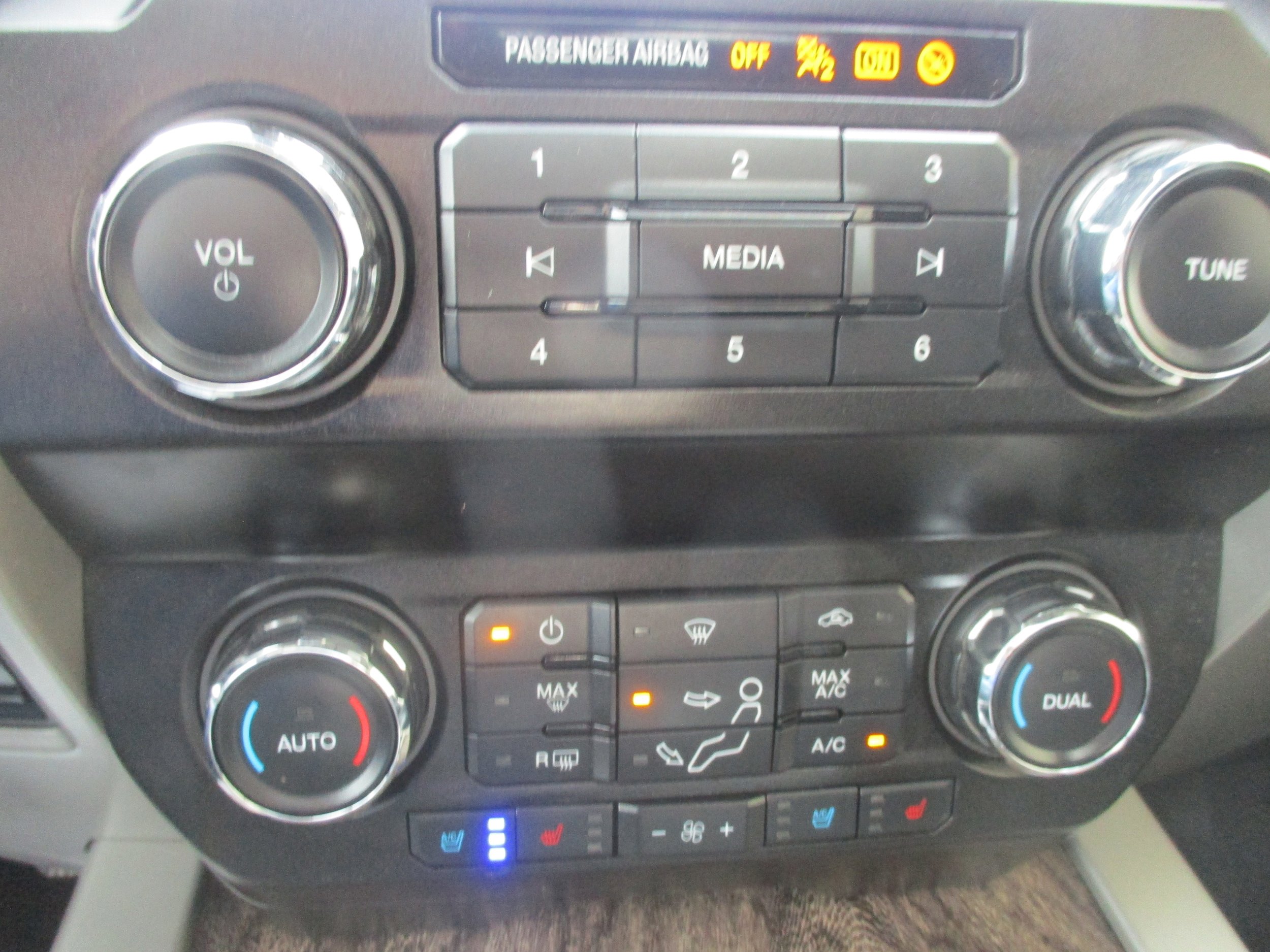 Used 2019 Ford F350 Lariat w/ Lariat Ultimate Package AWD/4WD image 17