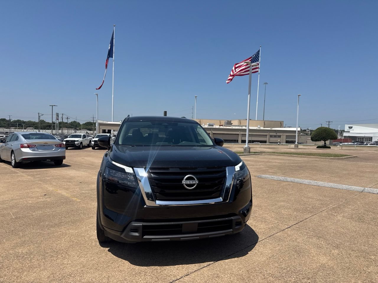 Certified 2025 Nissan Pathfinder SV FWD image 4