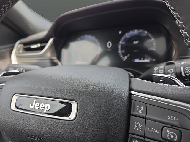 New 2025 Jeep Grand Cherokee L Limited w/ Luxury Tech Group II image 24