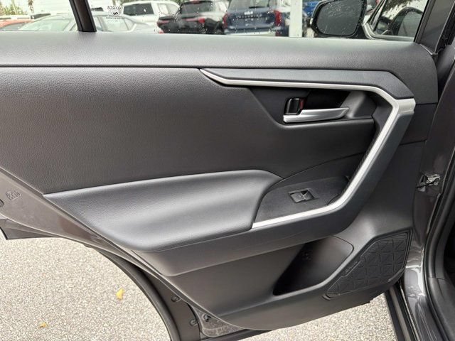Used 2025 Toyota RAV4 XLE AWD/4WD image 13