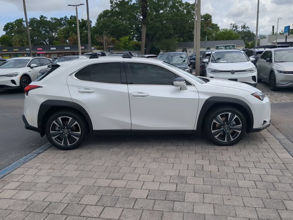 Used 2022 Lexus UX 200 w/ Accessory Package (Z2) FWD image 3