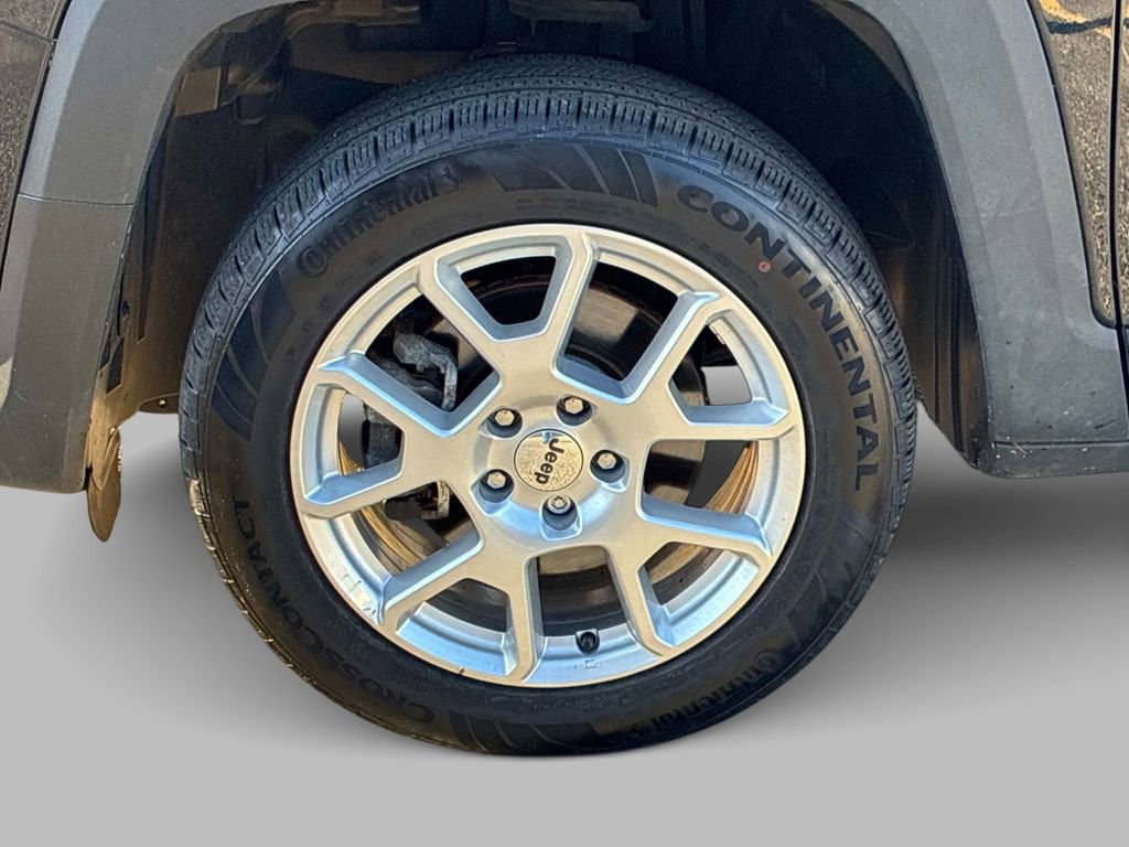 Certified 2023 Jeep Renegade Latitude w/ Premium Group AWD/4WD image 16