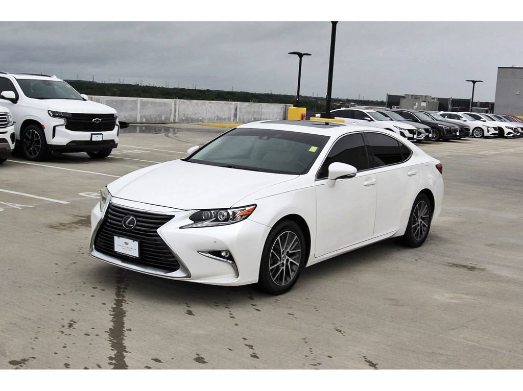 Used 2017 Lexus ES 350 w/ Luxury Package FWD image 2