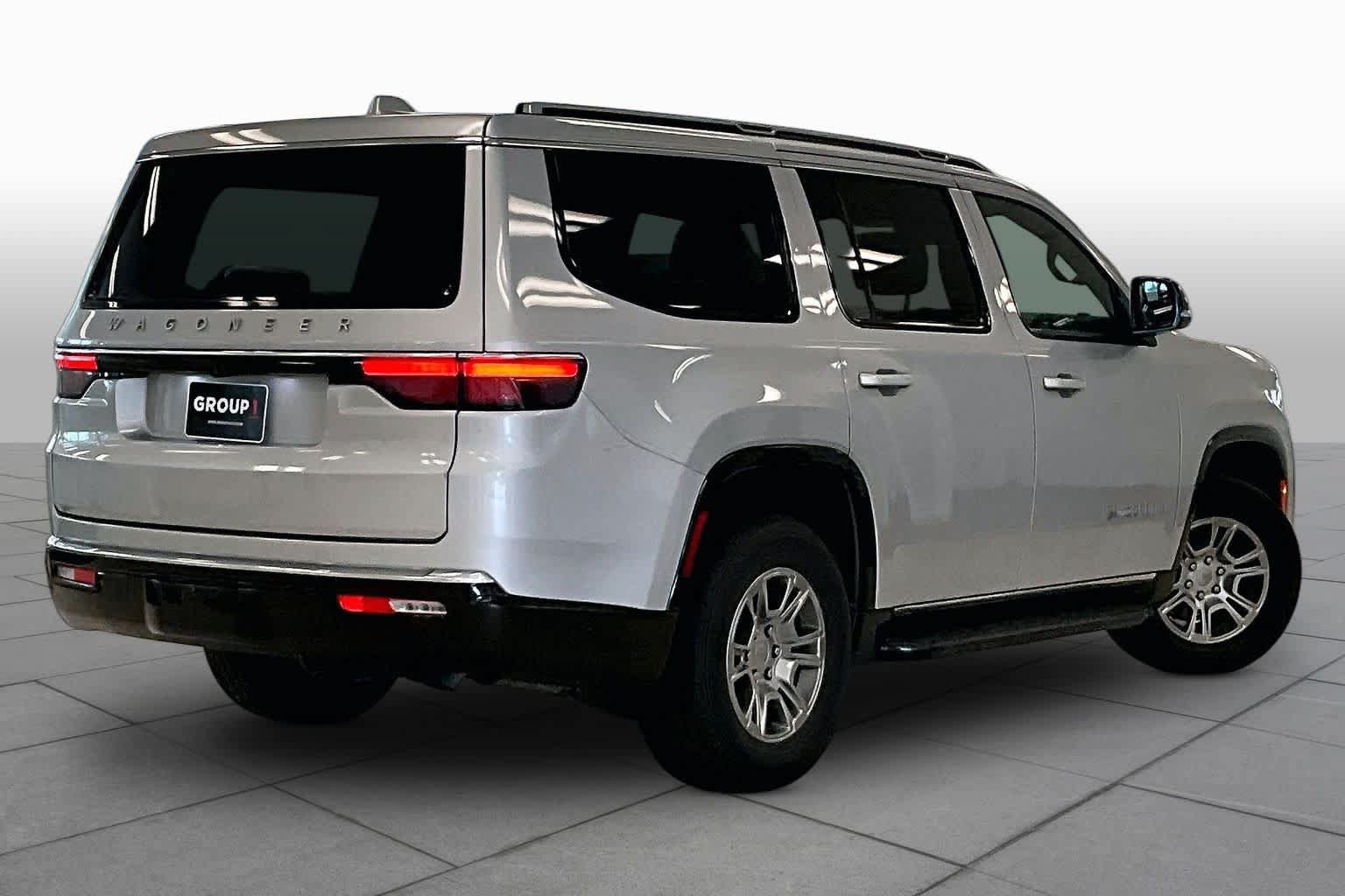 Used 2023 Jeep Wagoneer 2WD image 12