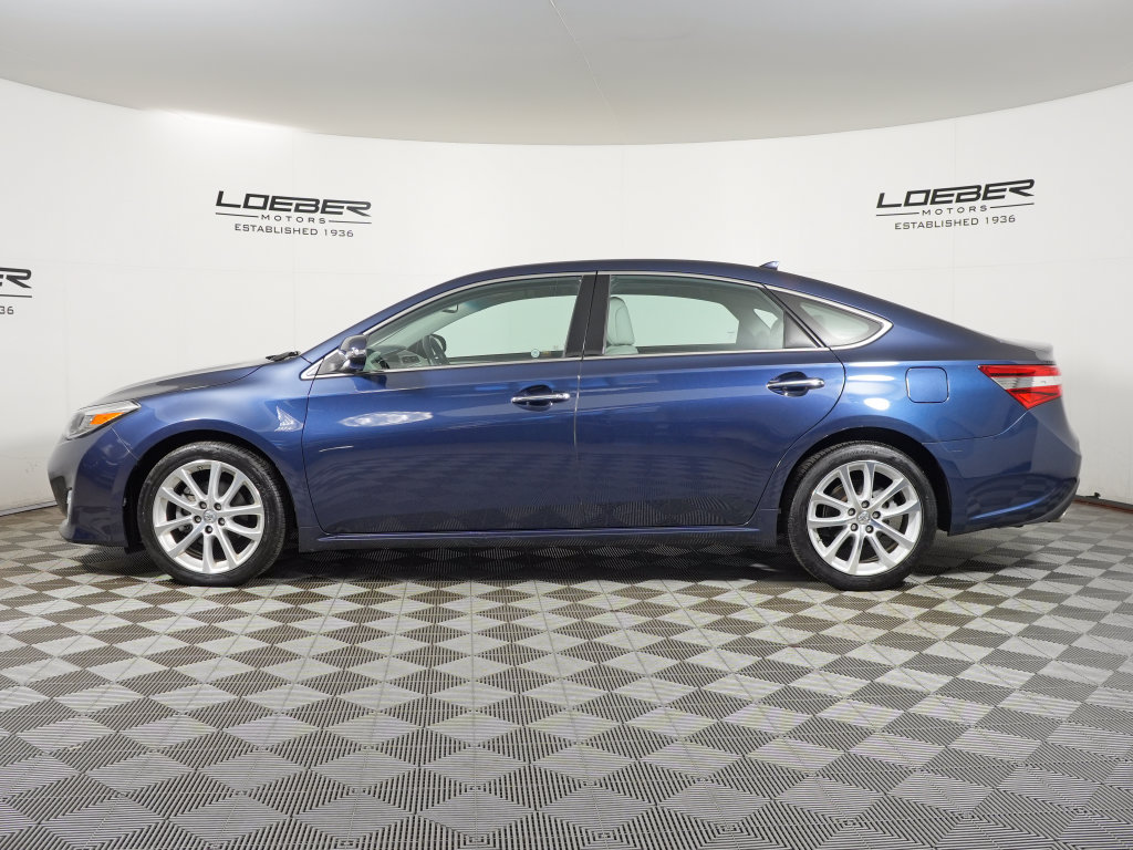Used 2015 Toyota Avalon Limited w/ Technology Package FWD image 2