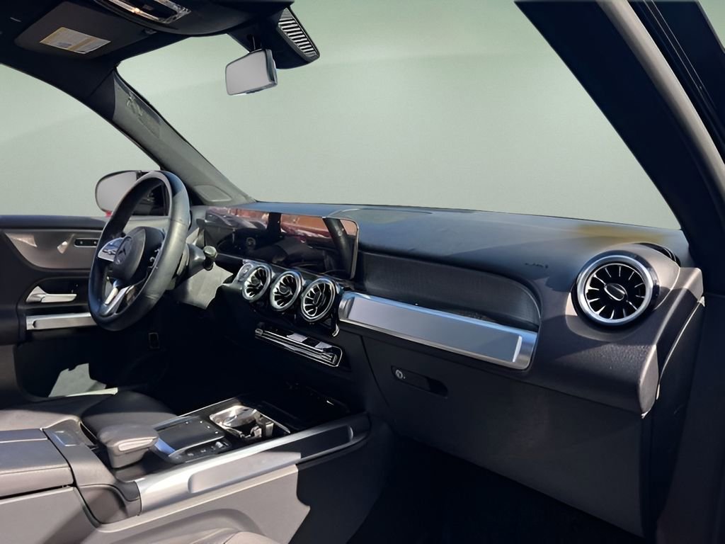 Used 2022 Mercedes-Benz GLB 250 4MATIC w/ Premium Package Lite image 17