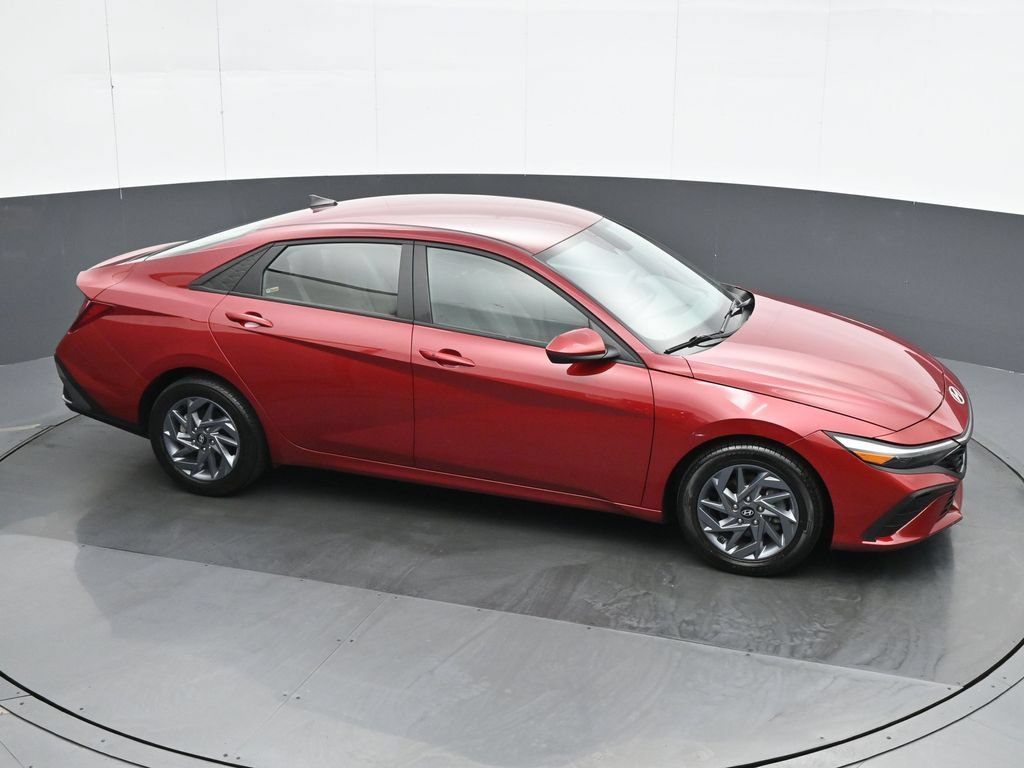 Used 2024 Hyundai Elantra SEL FWD image 23