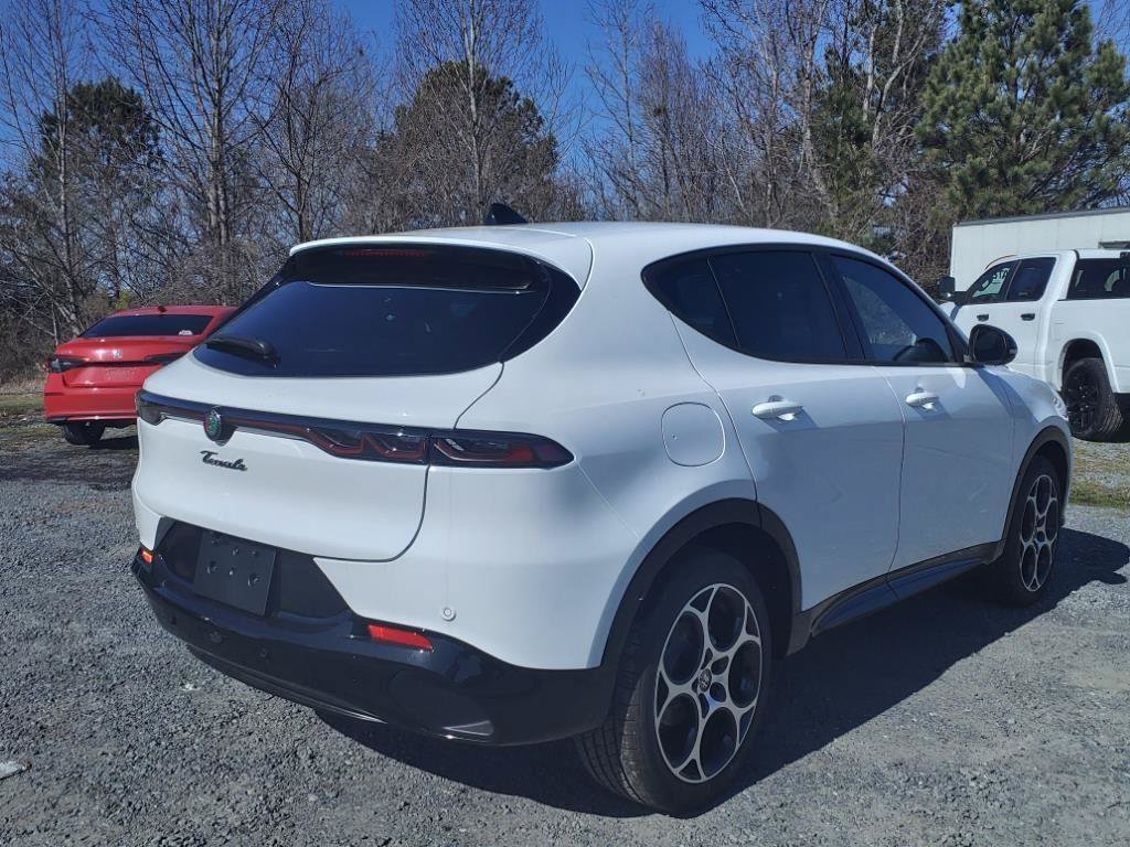 New 2025 Alfa Romeo Tonale AWD/4WD image 18